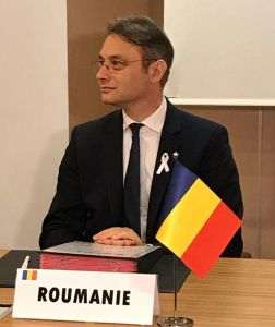 Premierul Luca Niculescu afirmă de Ziua Armatei că ameninţările cibernetice şi dezinformarea impun vigilenţă permanentă